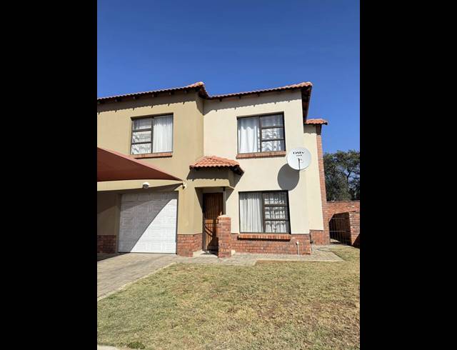 3 BEDROOM TOWNHOUSE FOR SALE IN WATERVAL EAST